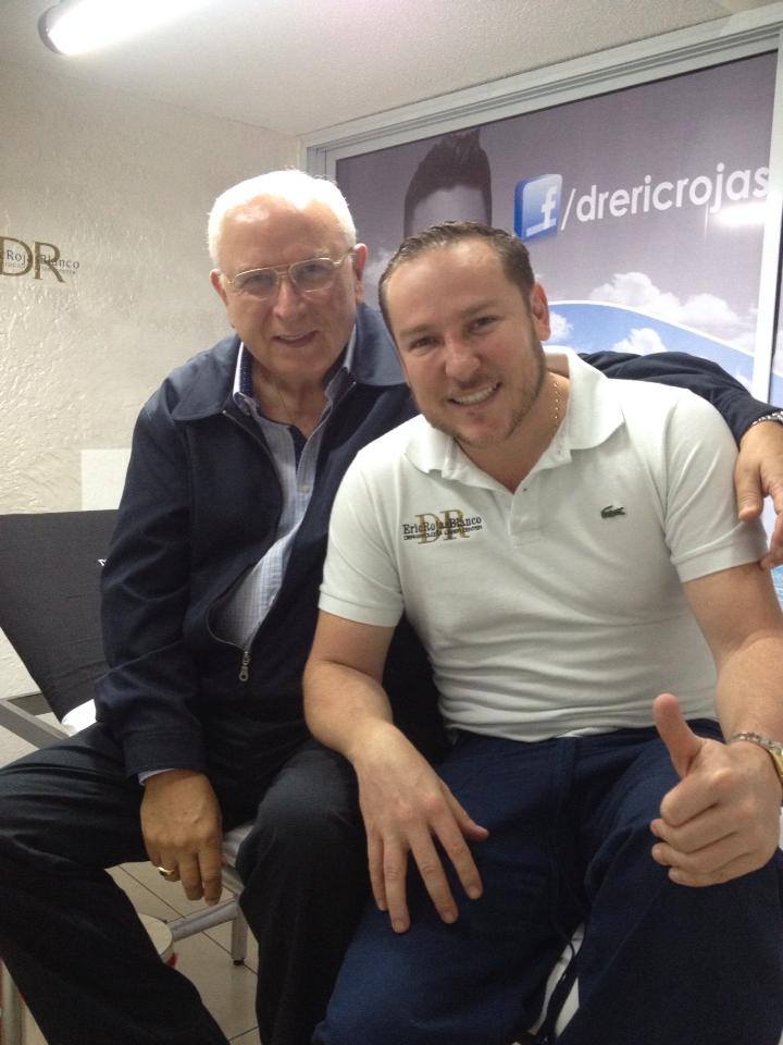 Don Rodolfo Mendez Mata en la clínica del Dr Eric Rojas.