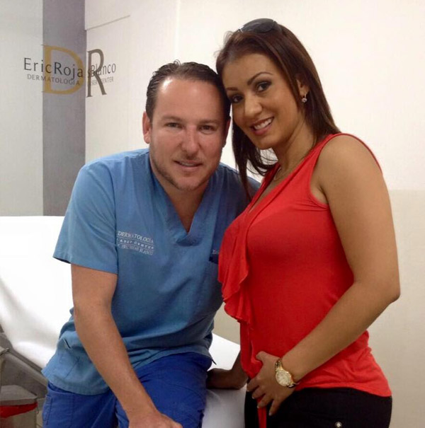 LA FAMOSA CANTANTE ELENA UMAÑA CON EL DR ERIC ROJAS EN SU CLÍNICA