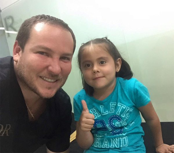 Súper felices de poder mejorar en menos de una semana a una niña