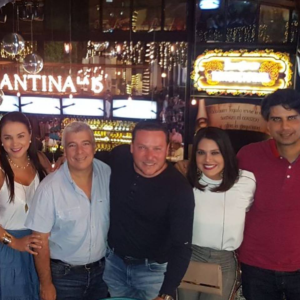Con las personas más maravillosas en Cali-Colombia Dr Eduardo Dominguez…