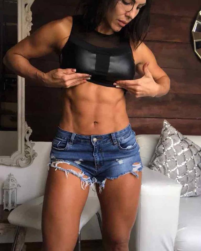 Marcela Negrini con su abdomen #slimláser 