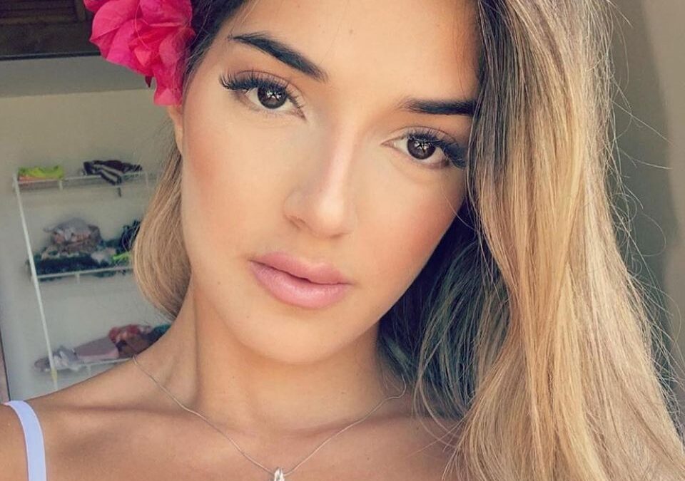 Rostros y figuras que se cuidan con el DR ÉRIC ROJAS FERNANDA Kaseroui 22483535