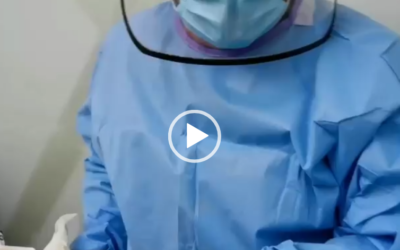 Realizando una cirugía con todas las medidas de seguridad, siguiendo los protocolos del Ministerio de Salud.