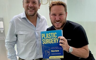 Gracias a mi amigo y colega el Dr. Chavarría León, cirujano plástico, por su bello regalo, el libro «Plastic Surgery Review».